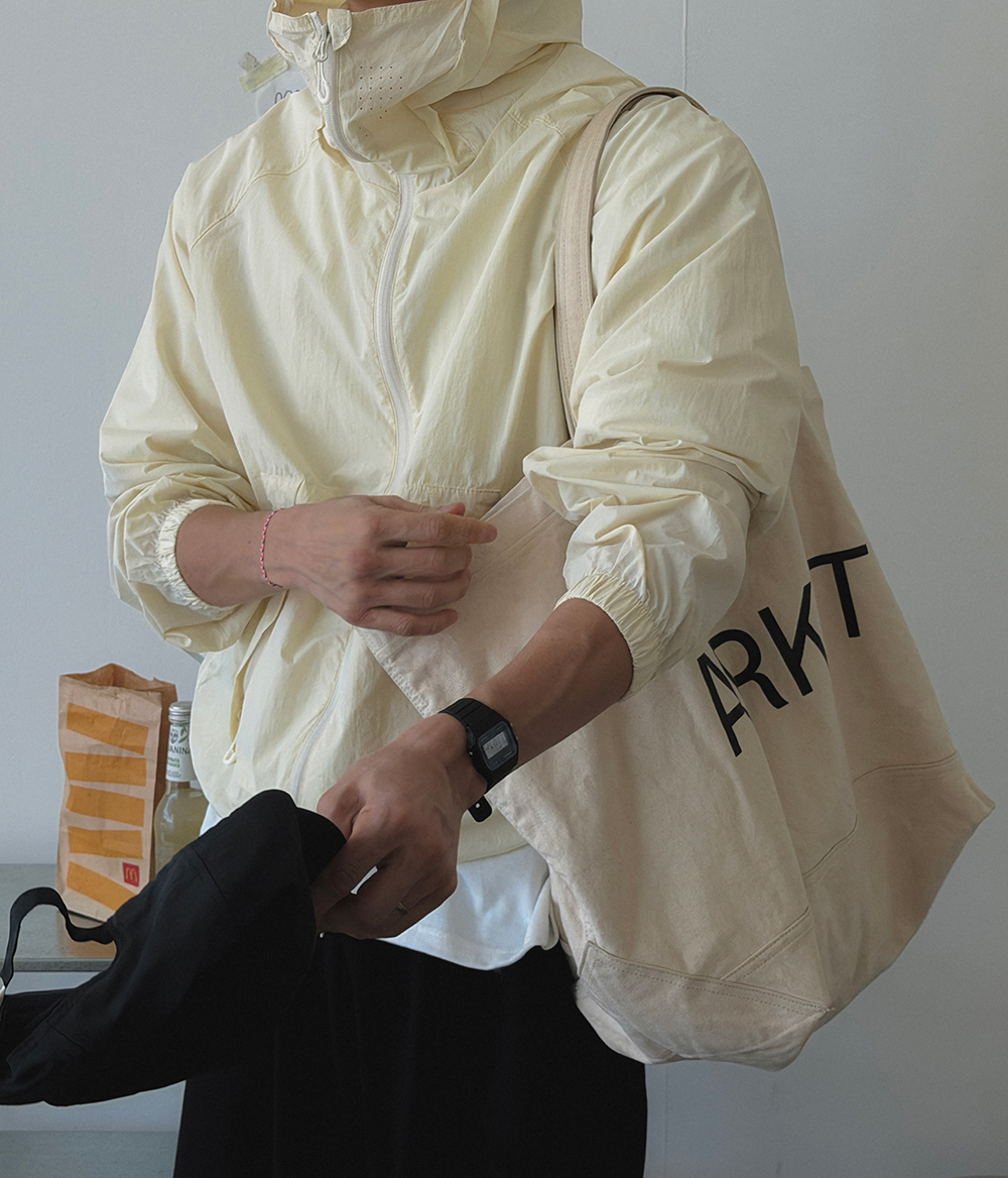 반팔 티셔츠 모델 착용 이미지-S2L5