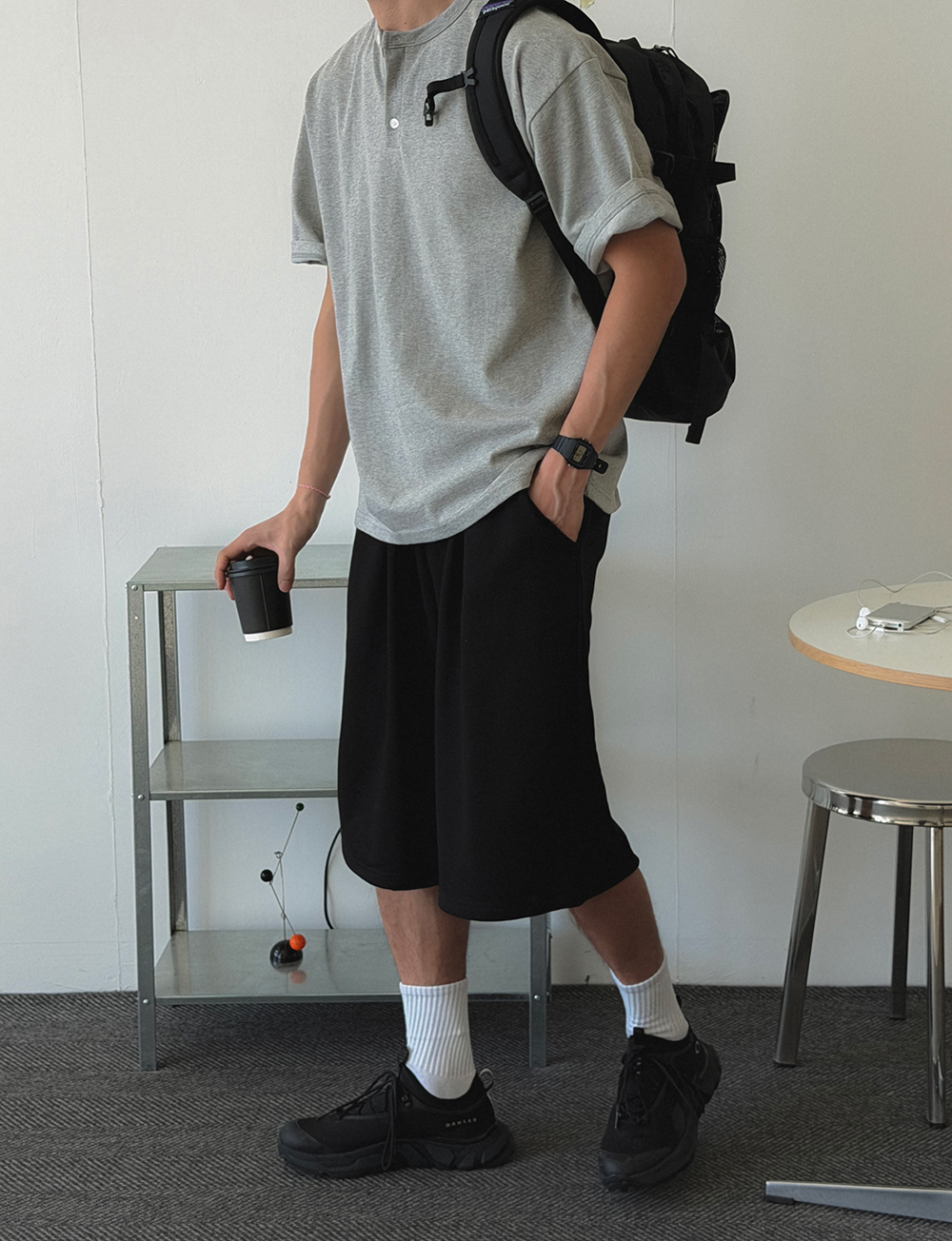 반팔 티셔츠 모델 착용 이미지-S1L43