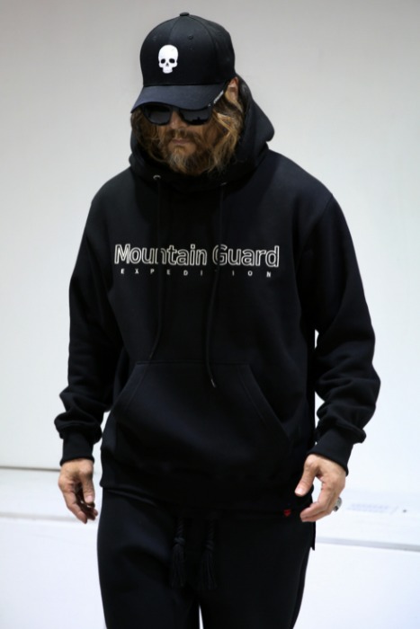 Mountain Guard Line Embroidered Warm Raised Hoodie
