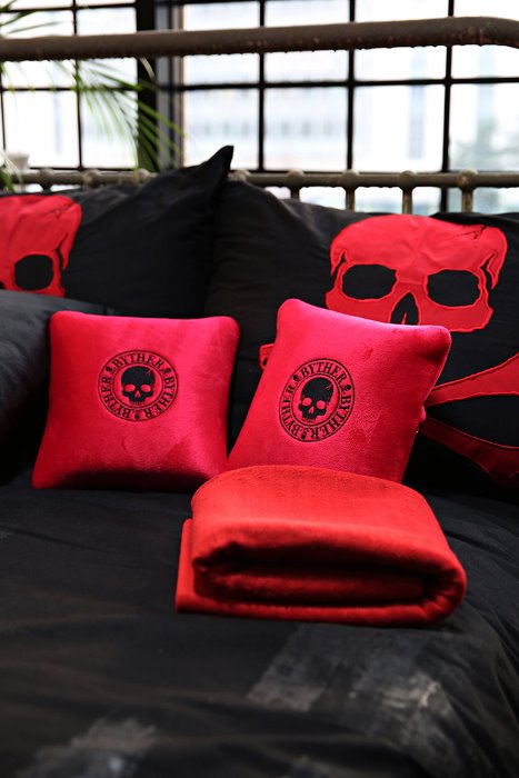 ByTheR Skull Embroidery Cushion Knee Blanket Set