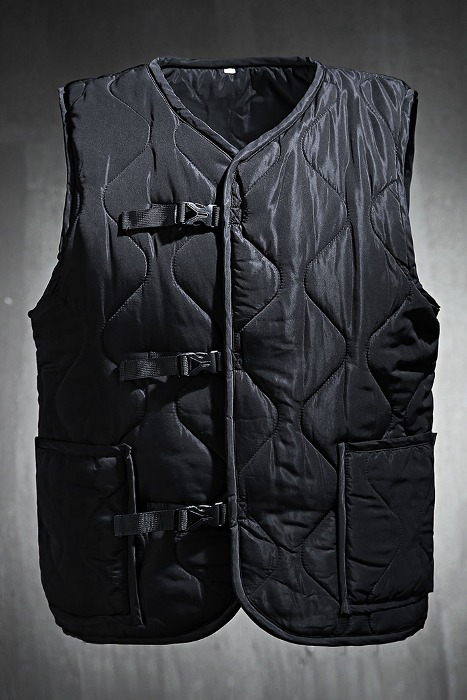 wavy quilted buckle padded vest
