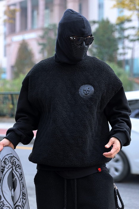ByTheR Front Fleece Patch Black Sweatshirt