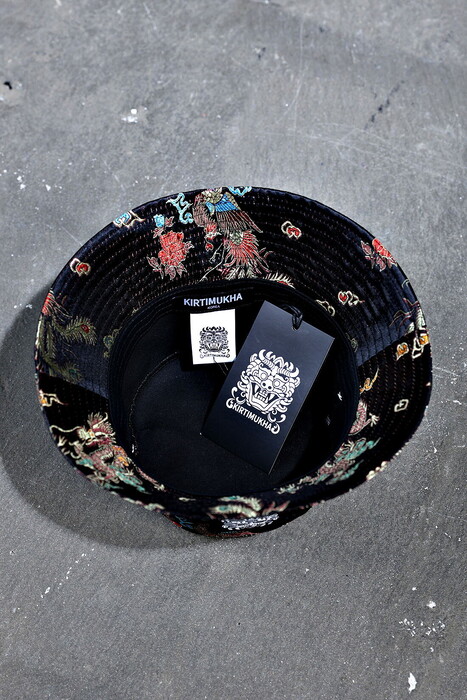 57610 ワッペンバケットハット(ブラック),【ByTheR.jp】日本公式