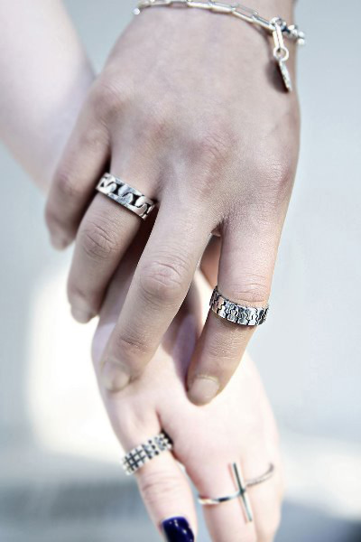 Zipper silhouette clear silver ring