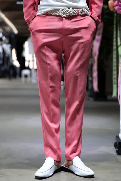 浅色系清爽风格粉色直筒宽松裤
