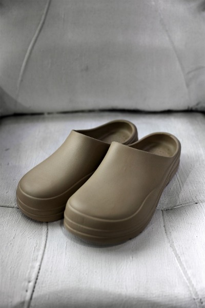 Louver Outsole Round Minimal Slippers
