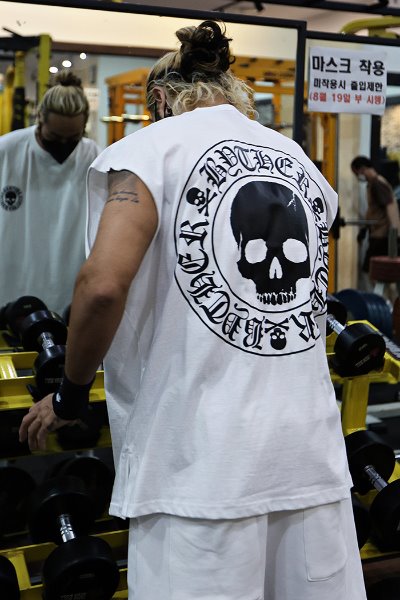 ByTheR Skull Logo Embossed Cut Box Nasi White(Fitness Look)
