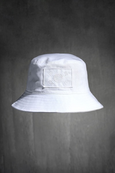 ByTheRByTheR Taegeukgi Embroidered Patch Cotton Bucket Hat White