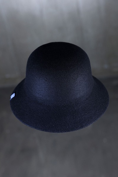 Mukha mini label round wool bucket hat