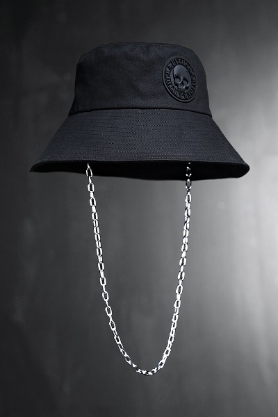 ByTheRByTheR Embossed Skull Louver Patch Light Chain Bucket Hat Black