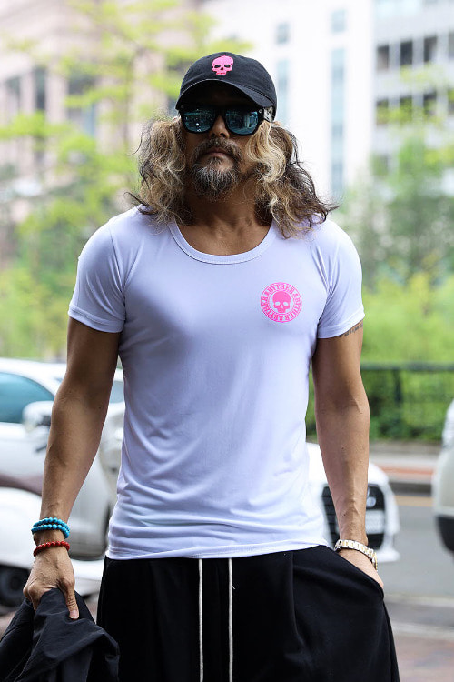 ByTheR Pink Skull Logo Slim Muscle Fit Short Sleeve Tee