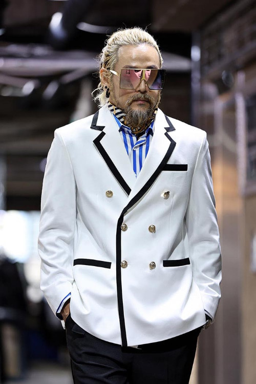 ByTheRBlack line color combination double suit jacket white