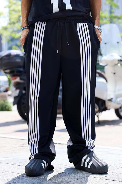 Front track line wide pants