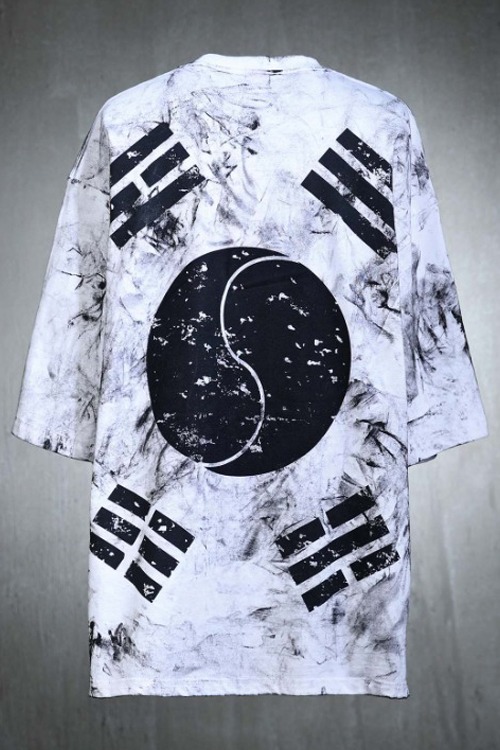 ByTheR 粗犷绘画黑色太极旗宽松短袖T恤白色