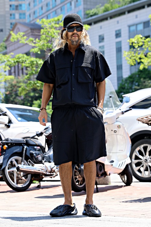 泡泡纱超大号衬衫和短裤套装