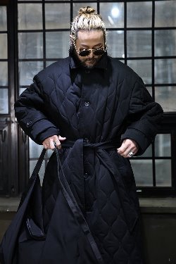 ByTheRwavy quilted robe long padded coat