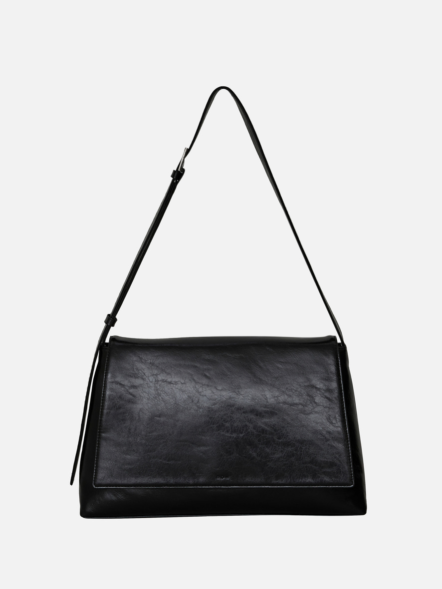 Flap messenger bag Wrinkled Black,로서울