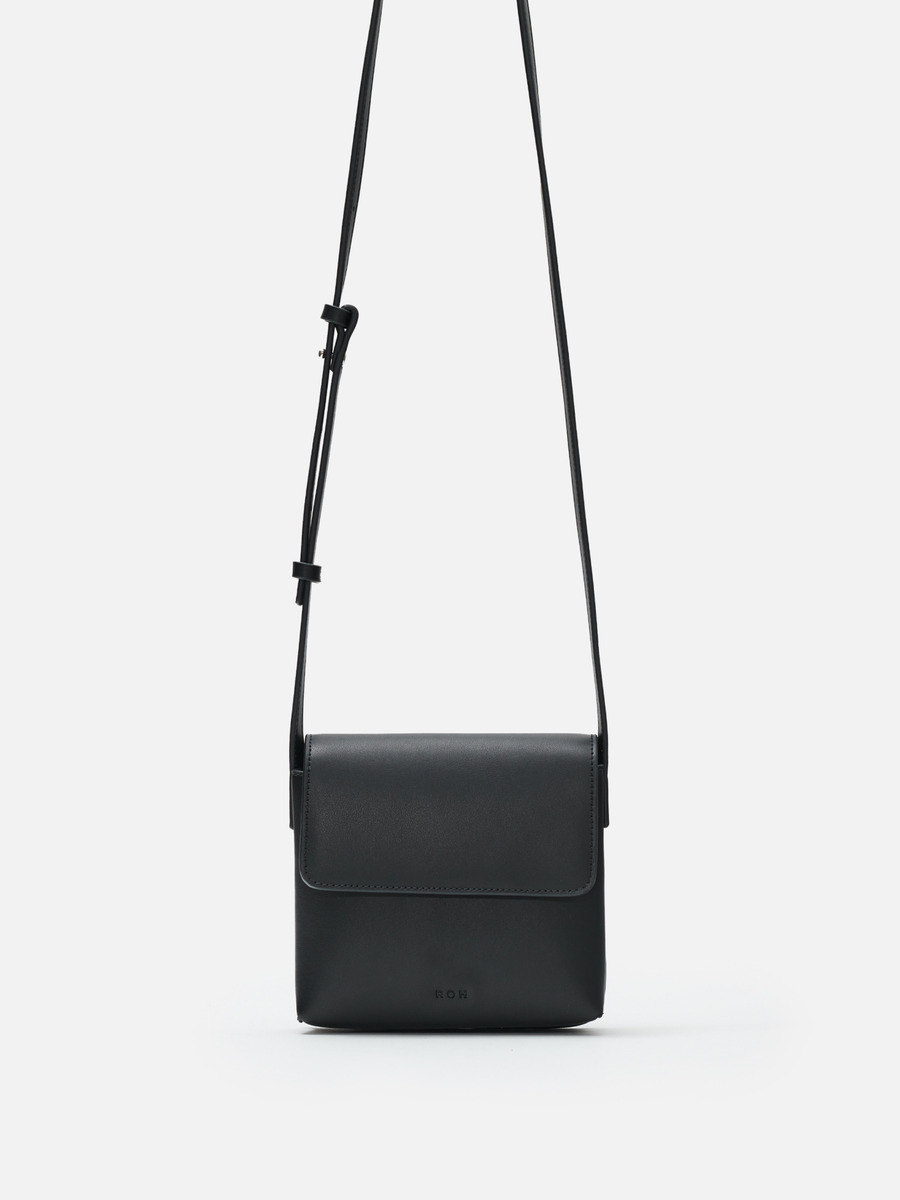 Mono crossbody bag Black,로서울