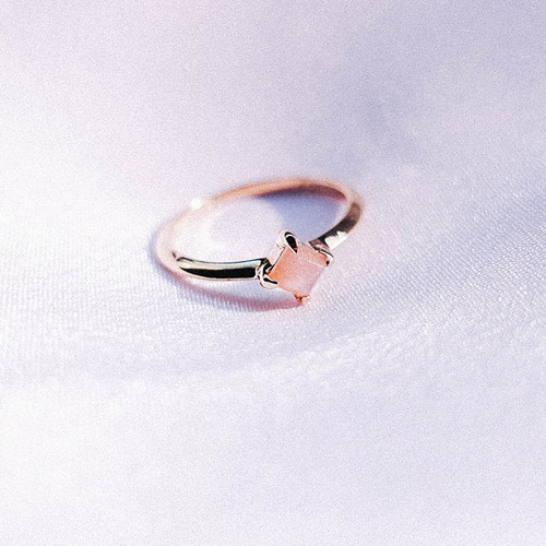 [Silver 925] Peach Moonstone Square Ring