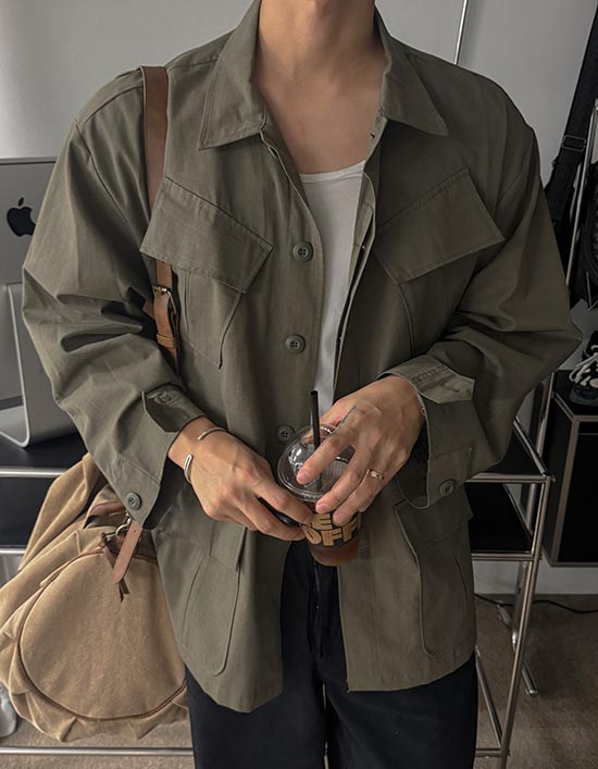 a coat / bomber jacket - 애즈클로