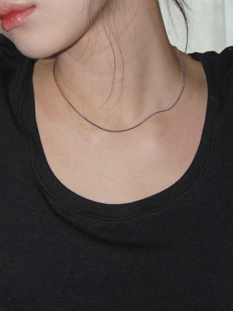 06 slim line necklace