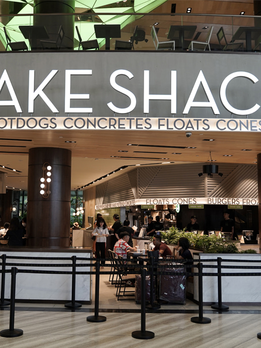 Shake Shack burger in Jewel Changi airport whereSingapore’s great nature is built.