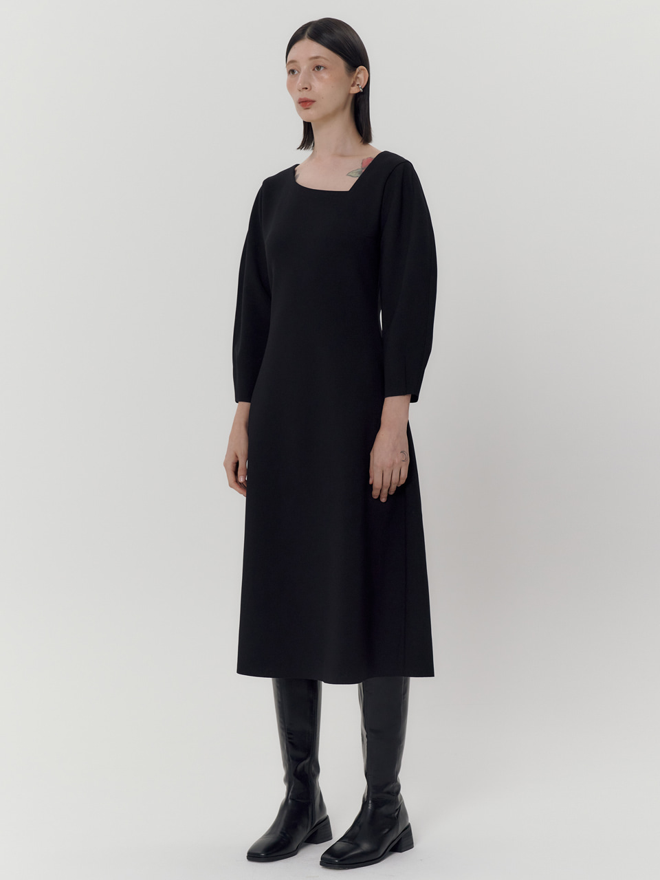 signature v-neck dress_black