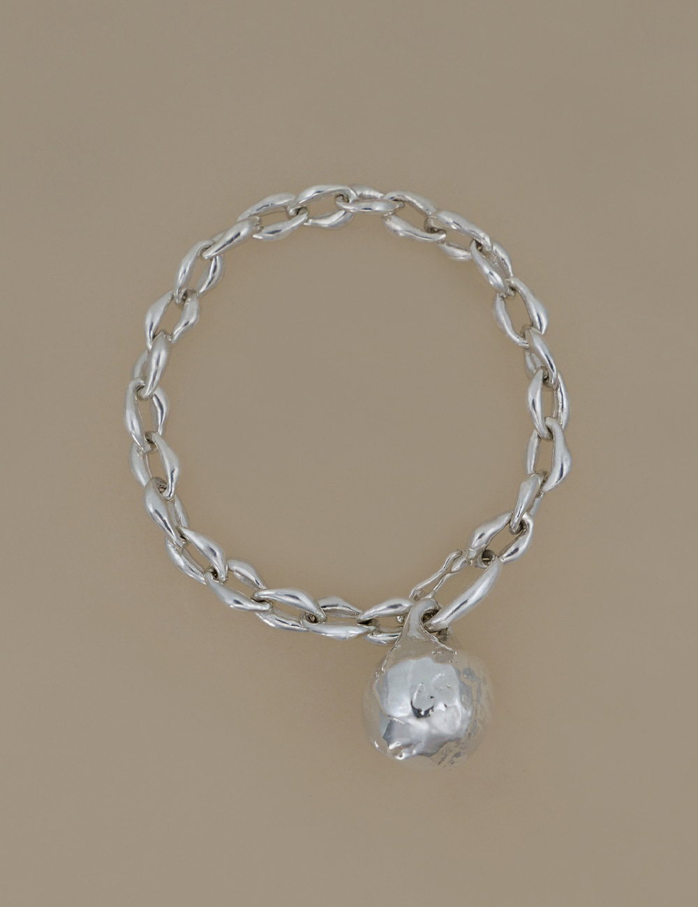Large Ball Form Chain Bracelet