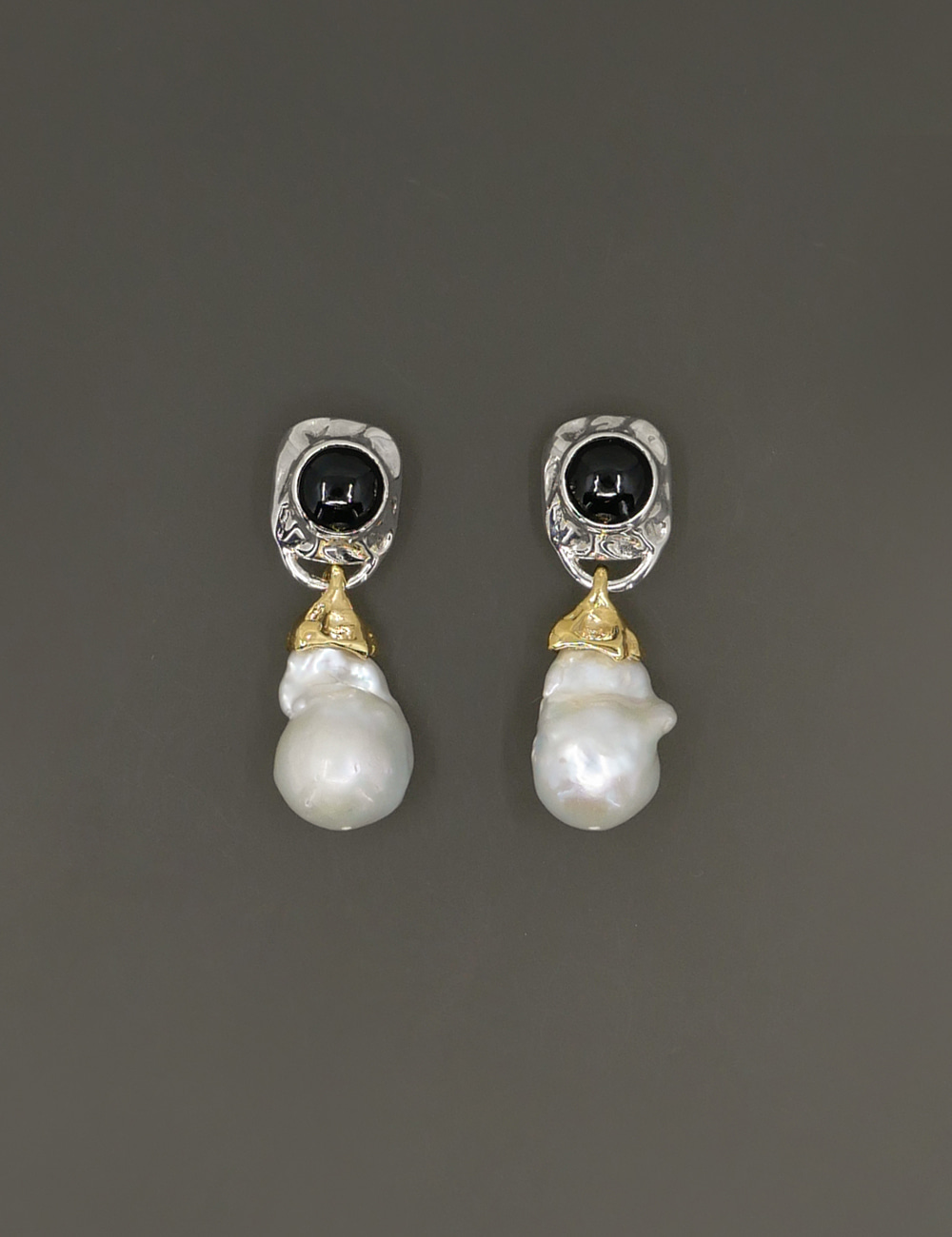 Onyx &amp; Baroque Pearl Timeless Earring