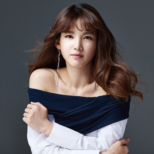 Magazine Woman Joins Jung Ga Eun Photo Shooting