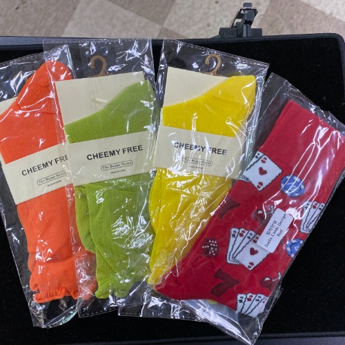 [cs] Random socks-Only 1 order is available (There is no red socks. The remaining colors will be sent randomly)