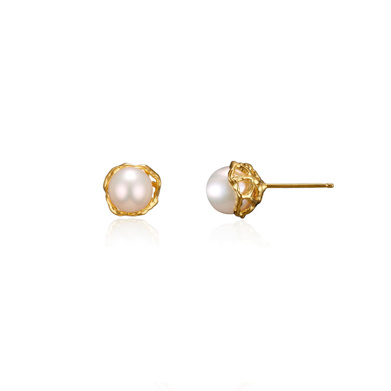 Cuddle pearl earrings