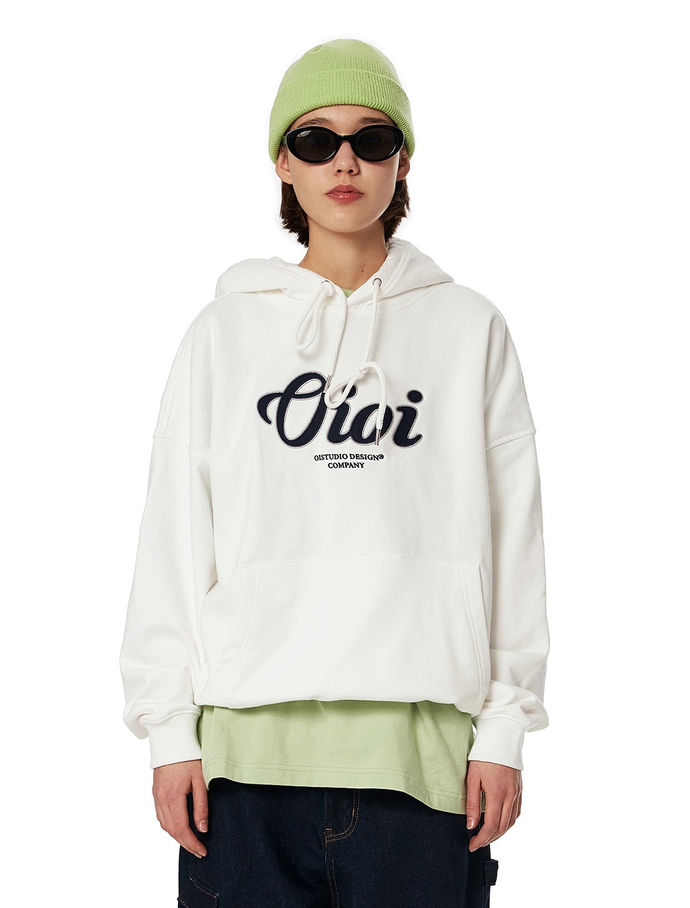 CURLY LOGO APPLIQUE HOODIE [WHITE]