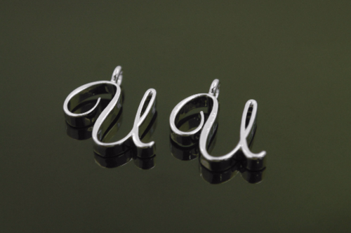 알파벳펜던트 (대) U, AU-R8, 2개, 무니켈, 화이트골드도금, 19mm
