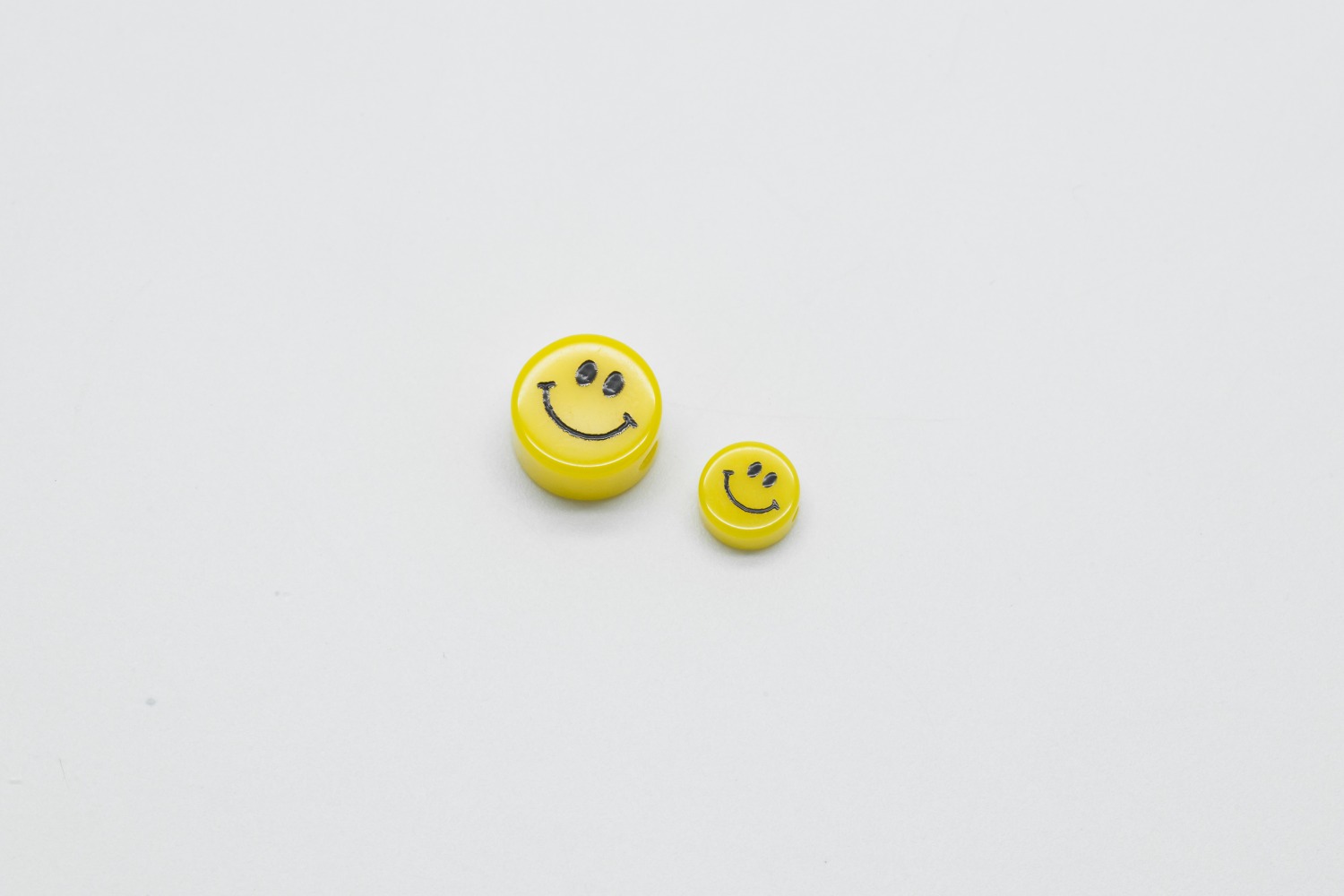 [V5-R2] Smiley face beads, Acrylic, Smiley face, Smile pendant, Necklace making, Unique charm, Jewelry supplies, 30 pcs