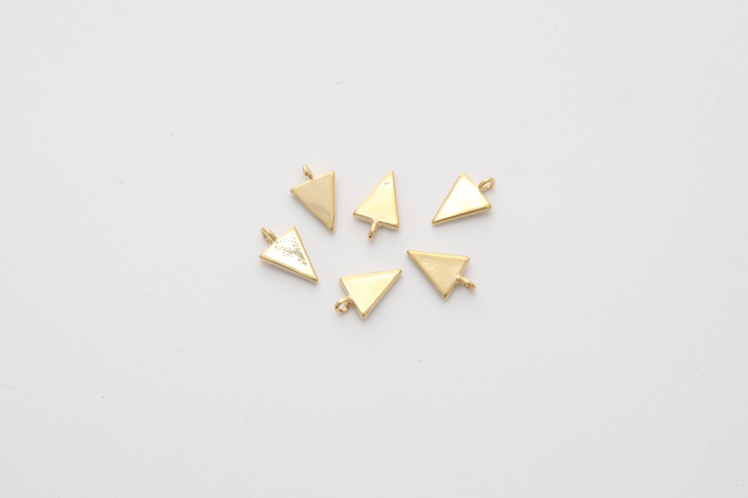 지오메트릭 삼각형 참, N27-G6, 무니켈, 골드도금, 2개, 6x5mm