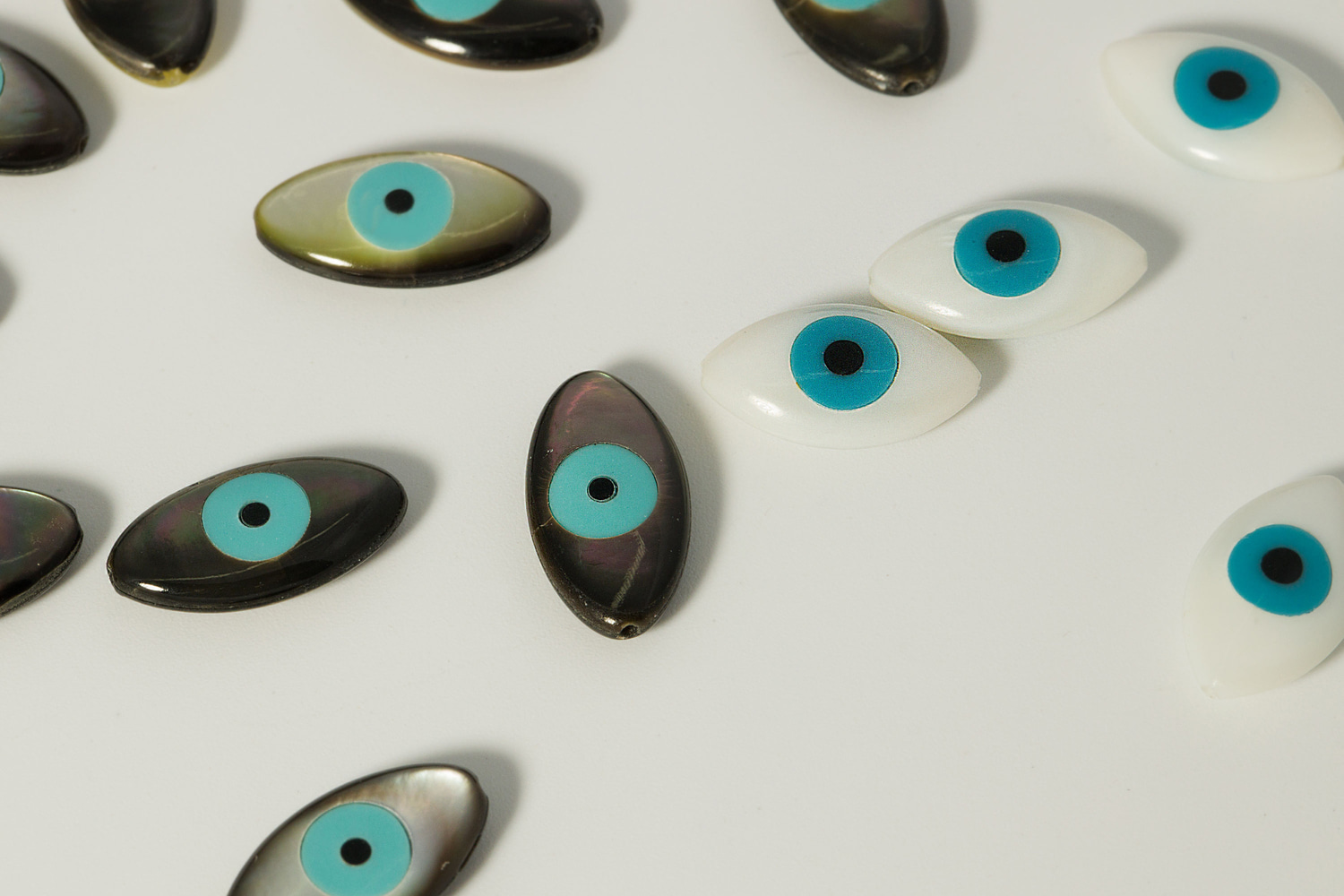 [O1-VC1] Evil eye mother-of pearl bead, Mother-of pearl, Jewelry making supplies, Ocean Themed Jewelry, 1 piece (O1-R1, O1-R2)