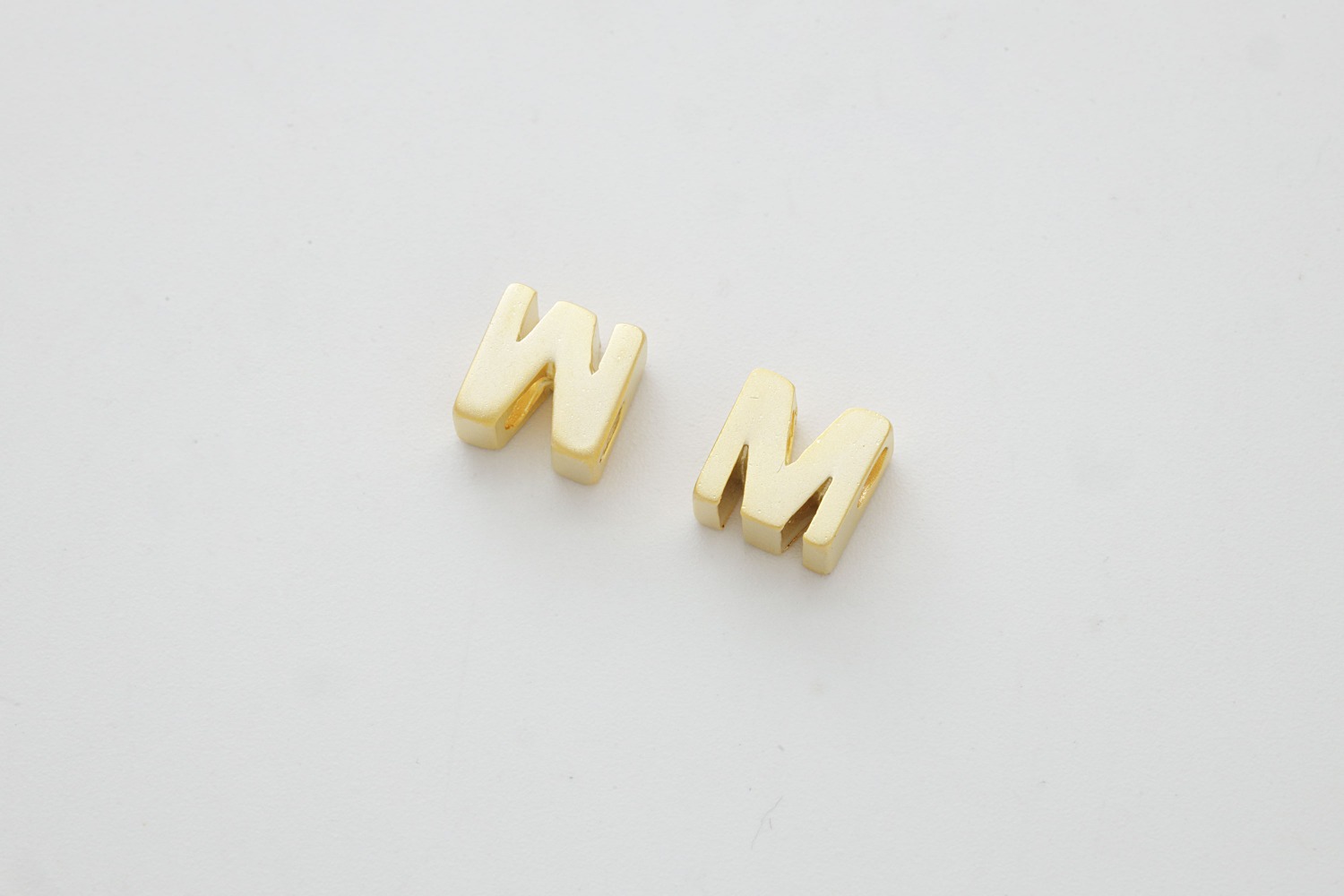 [AM-G11] Alphabet M, 2 pcs, 8x7x4mm, Hole size 2x3mm, Capital letter, Matte gold plated brass