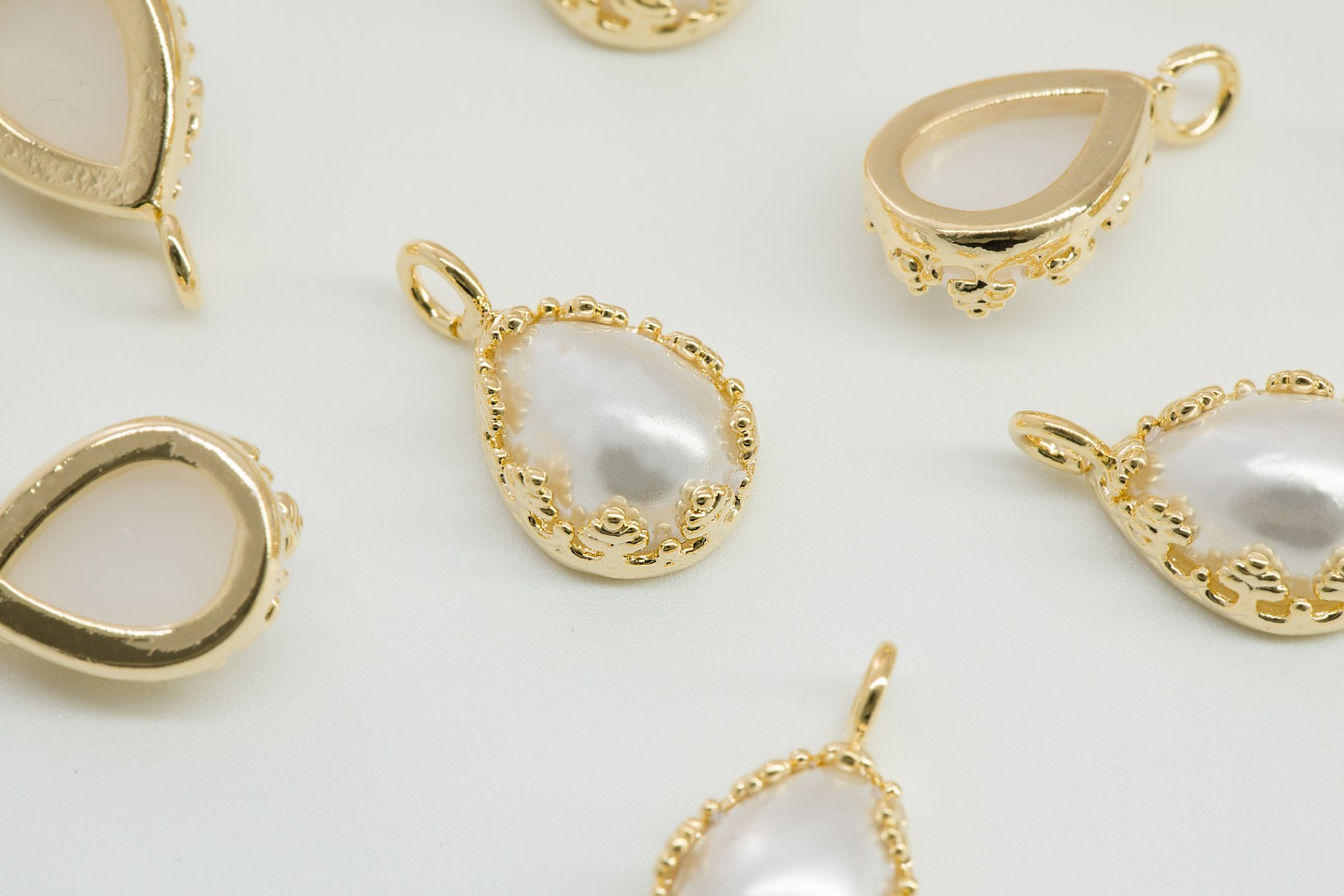 [N51-G9] Dainty pearl drop charm, Gold plated brass, Acrylic pearl, Drop pendant, Wholesale jewelry supplies, 1 piece per color