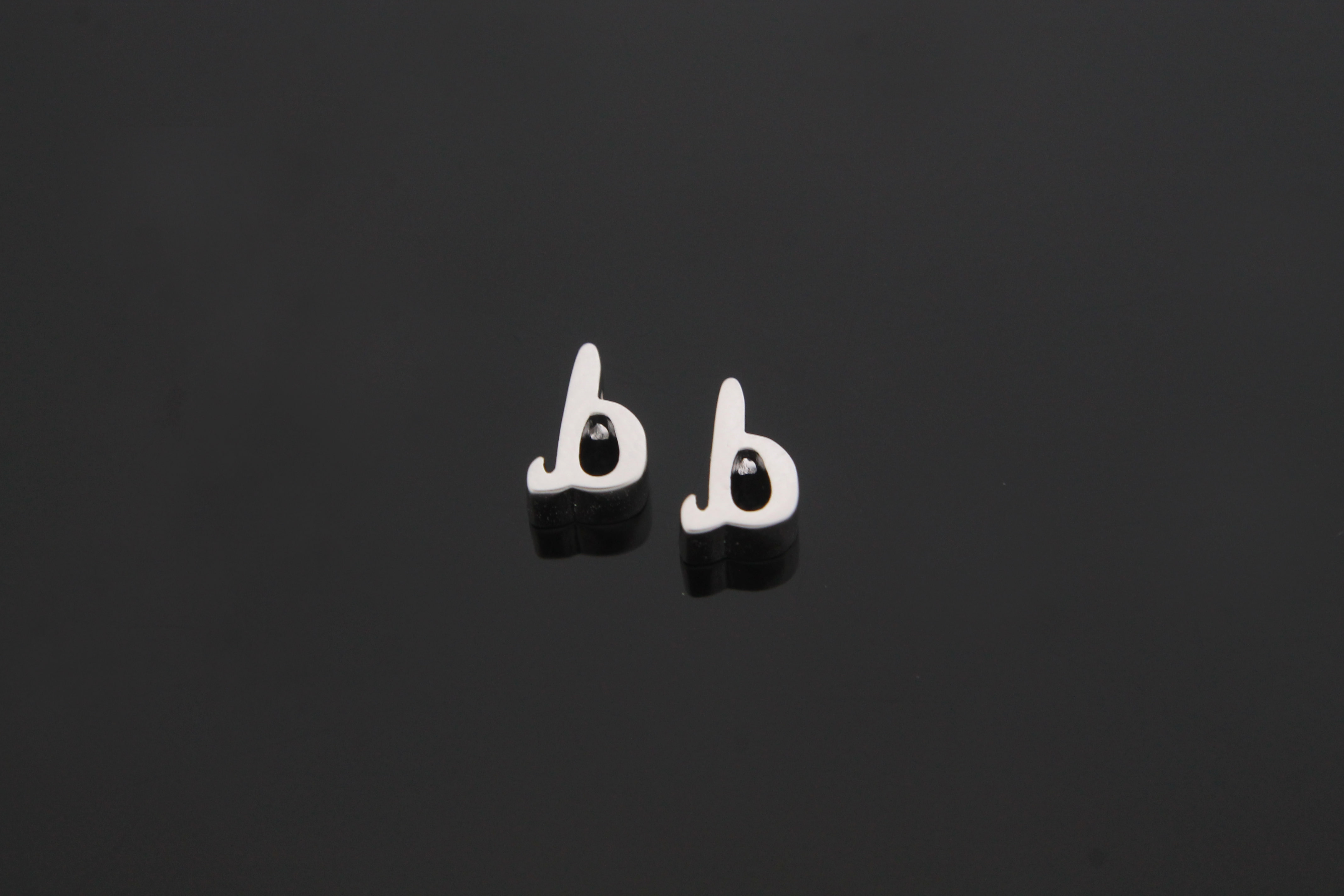 알파벳소문자 b, AB-R10, 2개, 무광화이트골드도금, 7x4x3mm