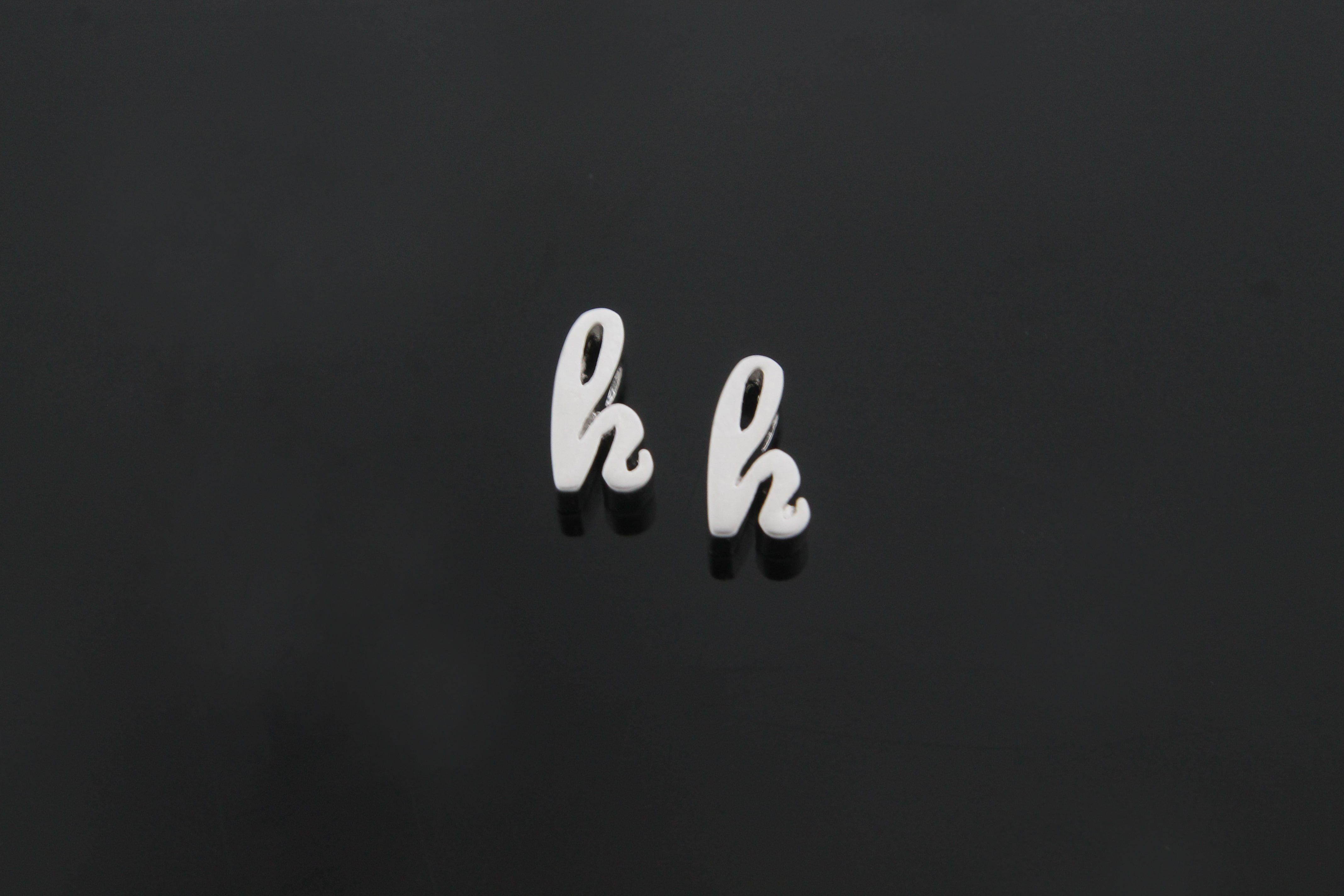 알파벳소문자 h, AH-R10, 2개, 무광화이트골드도금, 8x4x3mm