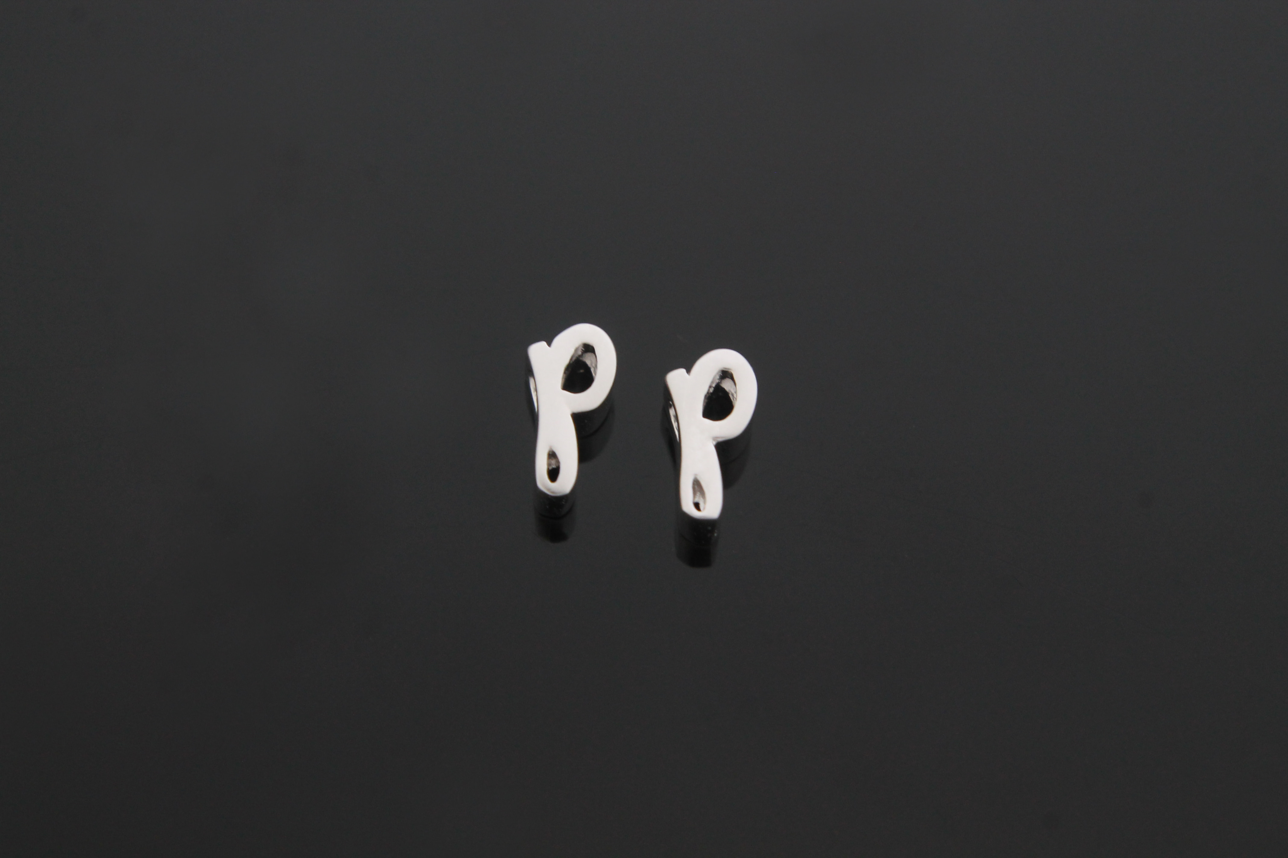 알파벳소문자 p, AP-R10, 2개, 무광화이트골드도금, 8x4x3mm