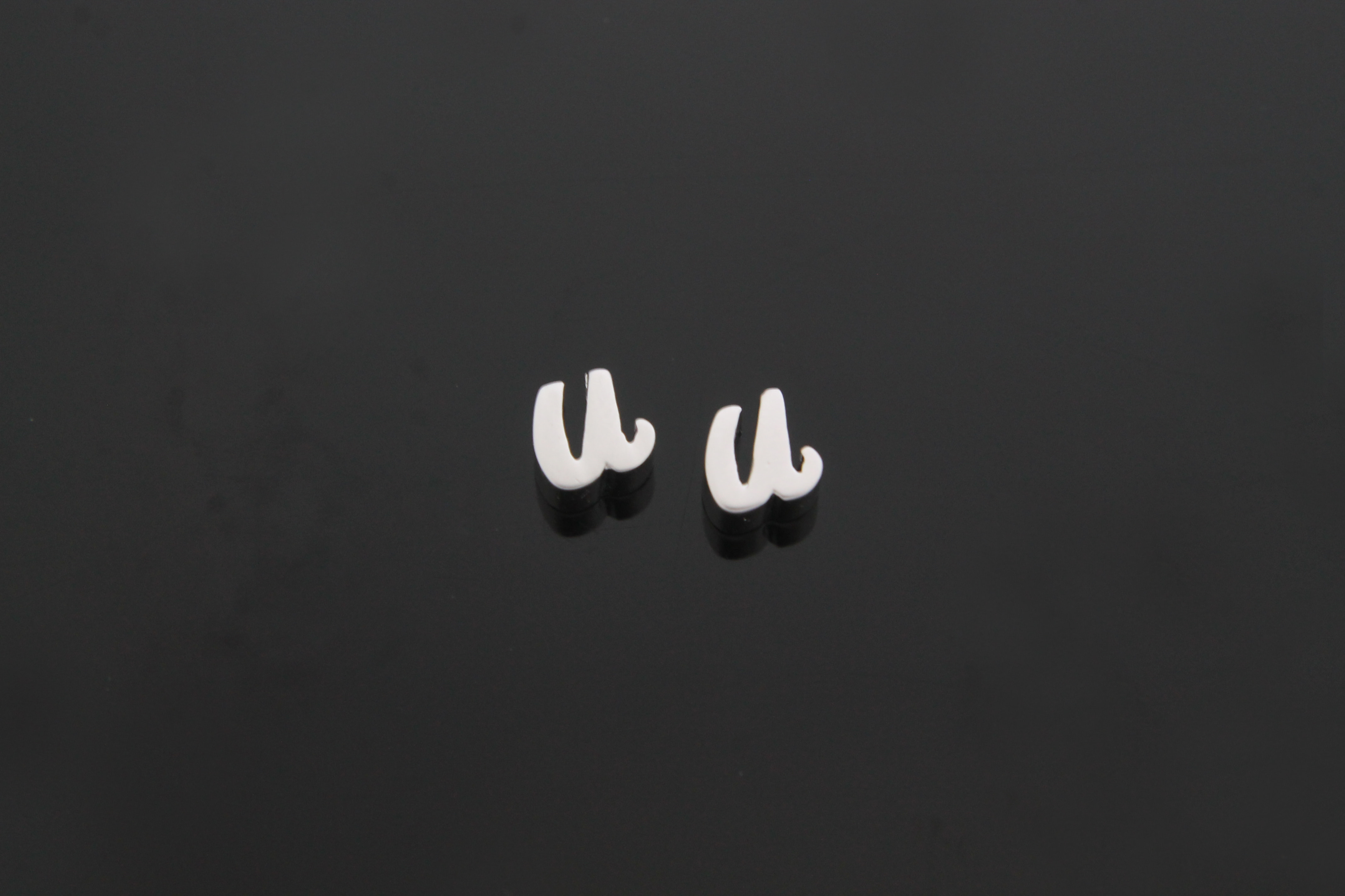 알파벳소문자 u, AU-R10, 2개, 무광화이트골드도금, 5x5x3mm
