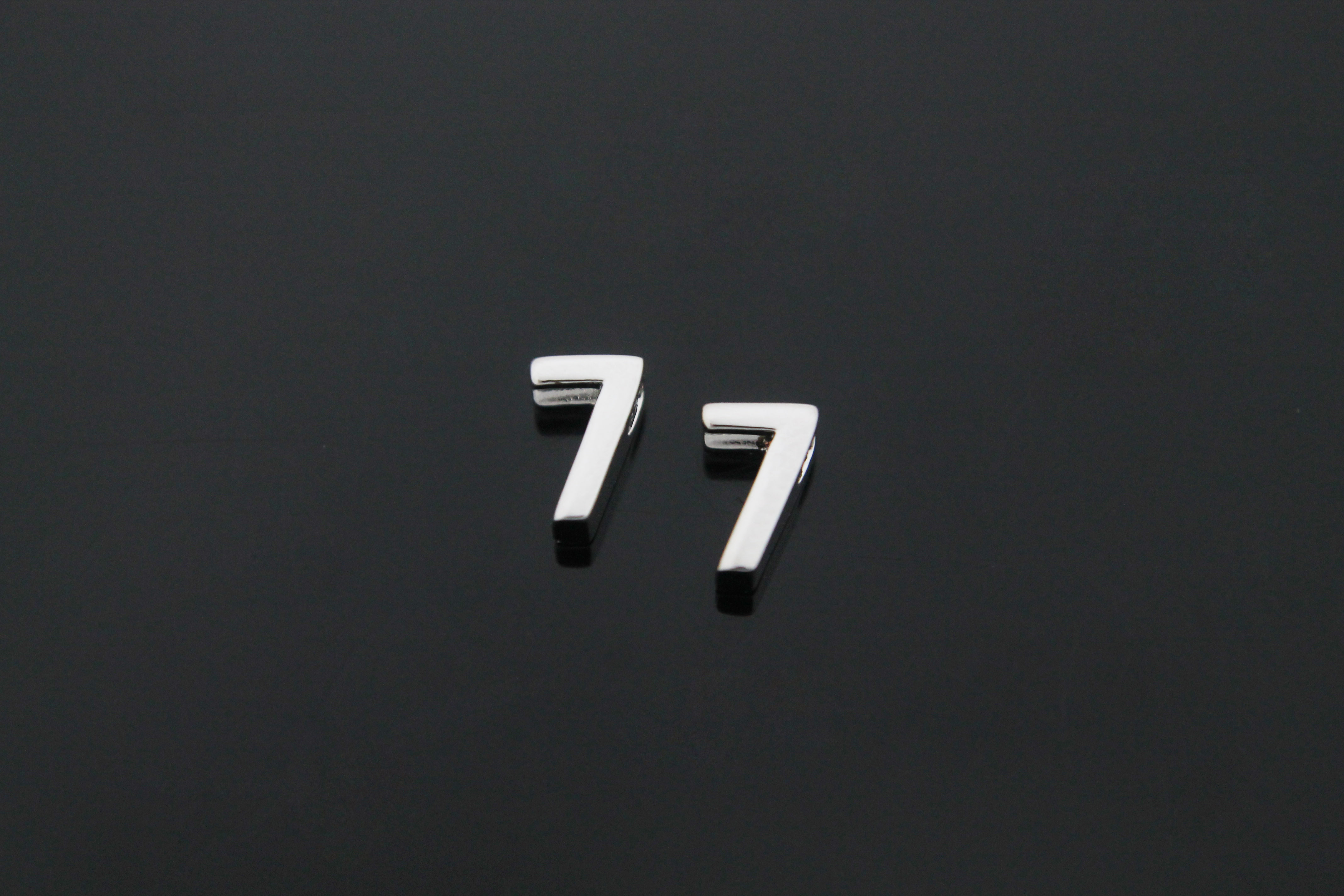 작은 숫자 7 펜던트, NU-R7, 2개, 로듐도금, 7x4.5x2.6mm