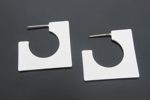 정사각 위에 라운드 이어링, S98-R3R, 2개 (1쌍), 로듐도금, 무니켈, 스테인레스스틸 포스트, 25mm, 두께 1mm
