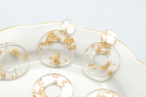 Gold flakes acrylic donut charm, V2-P8