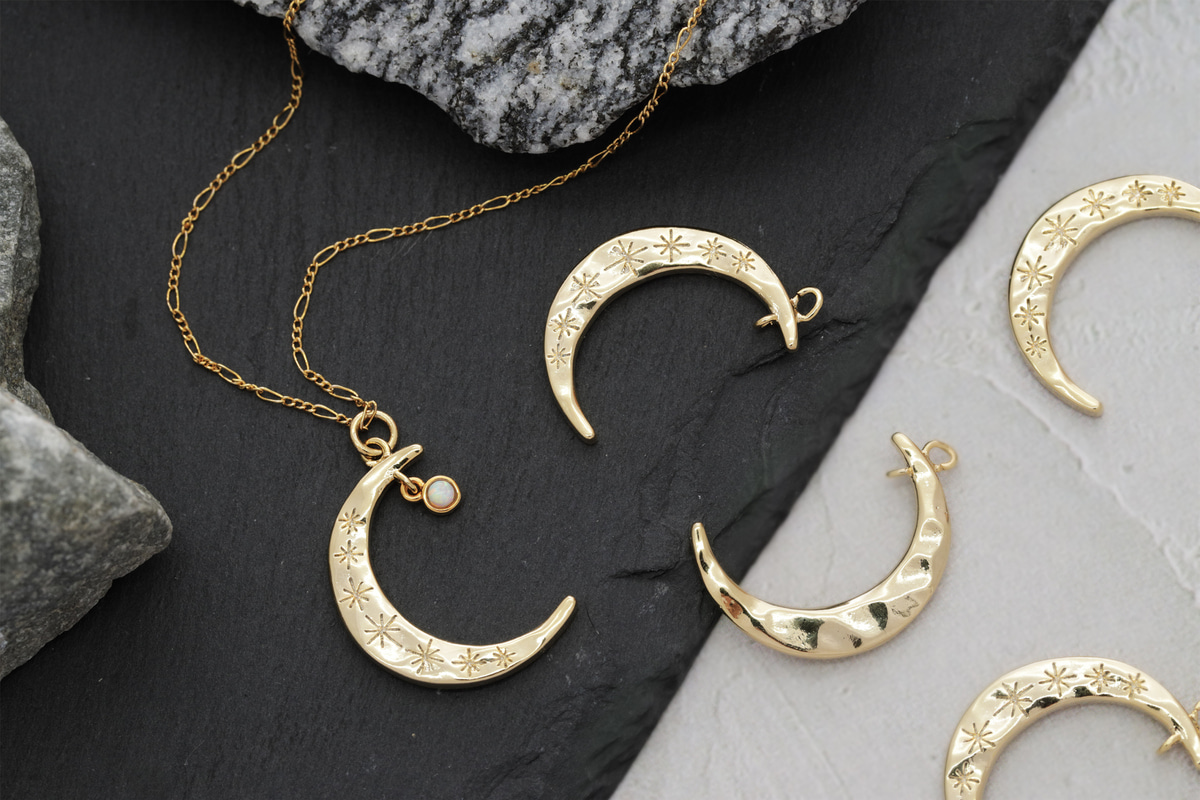 [N45-R2] Charm ONLY, Crescent moon charm w/ 2 loops, Gold plated brass, Jewelry making supplies, Necklace making pendant, 1 piece
