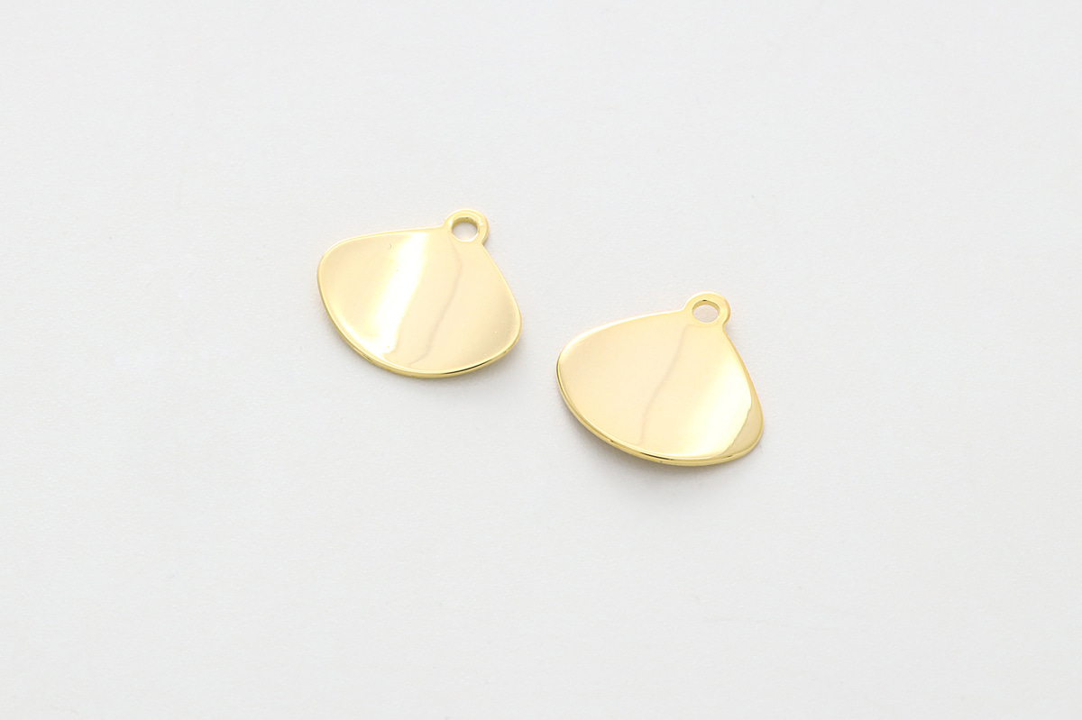 [T66-P9] Rounded triangle pendant (XS), Brass, Nickel free, Curved Triangle Charm, Jewelry making supplies, 2 pcs