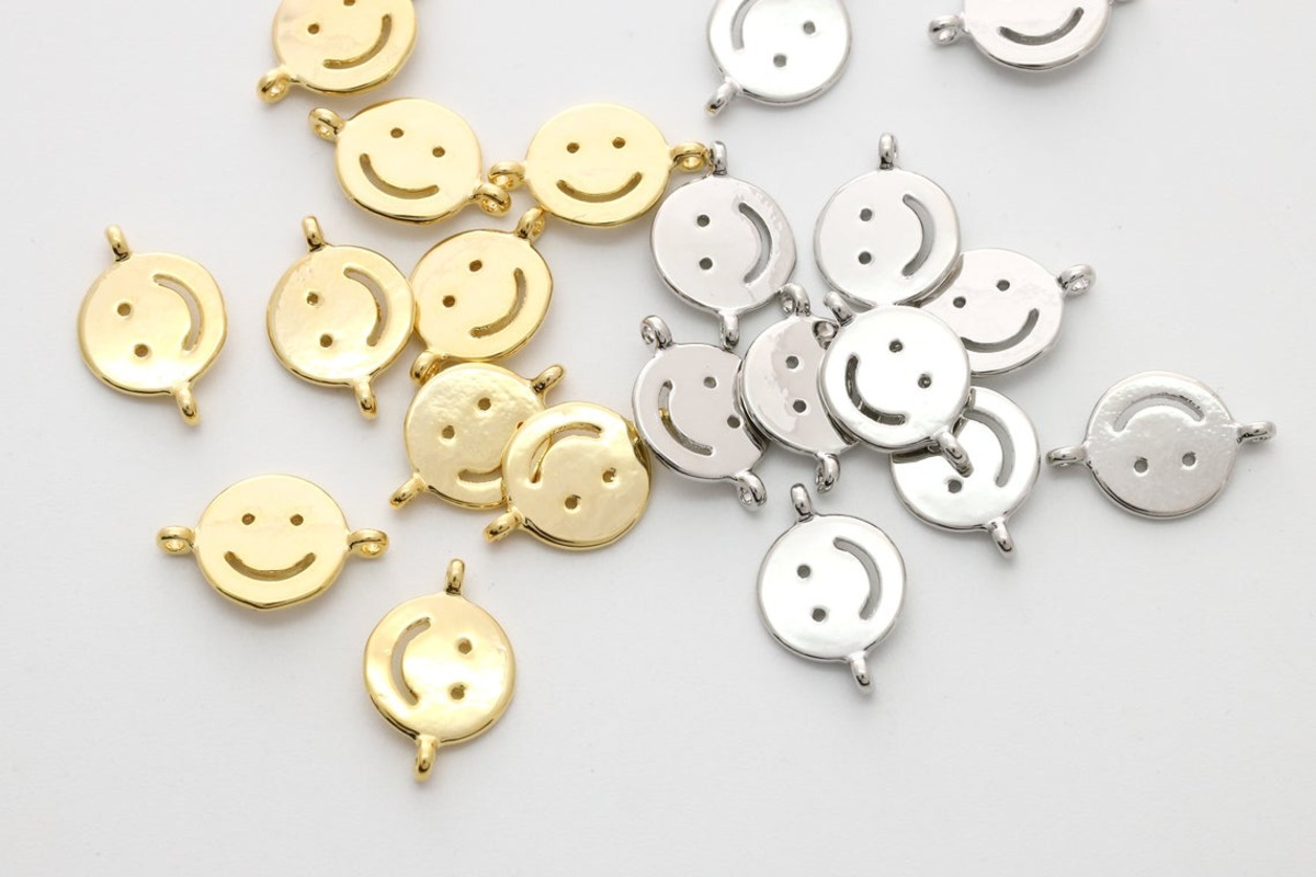 [V5-VC10] Smiley face connector charm, Brass, Nickel free, Antique pendant, Necklace makings, Jewelry making supplies, 1 piece (V5-P9, V5-P9R)