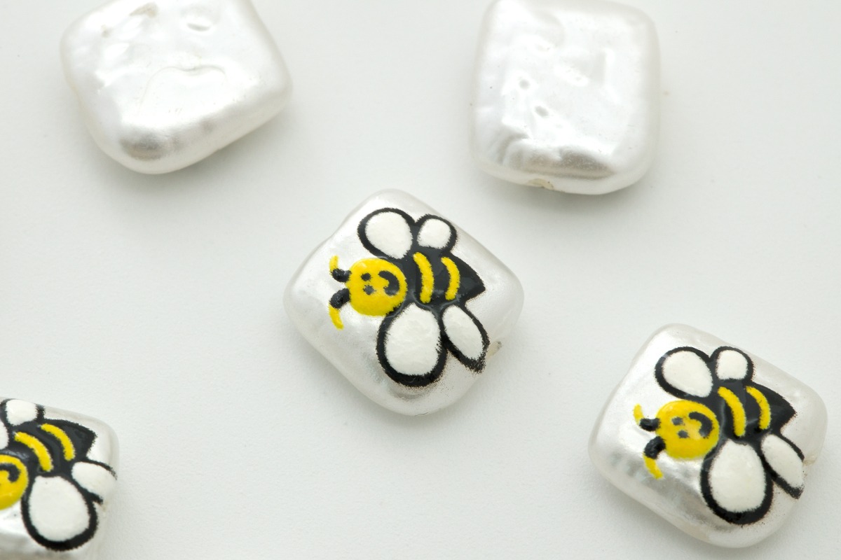 [V9-G7] Honeybee acrylic pearl beads, Acrylic, Epoxy, Honeybee beads, Necklace making beads, Wholesale jewelry supplies, 2 pcs
